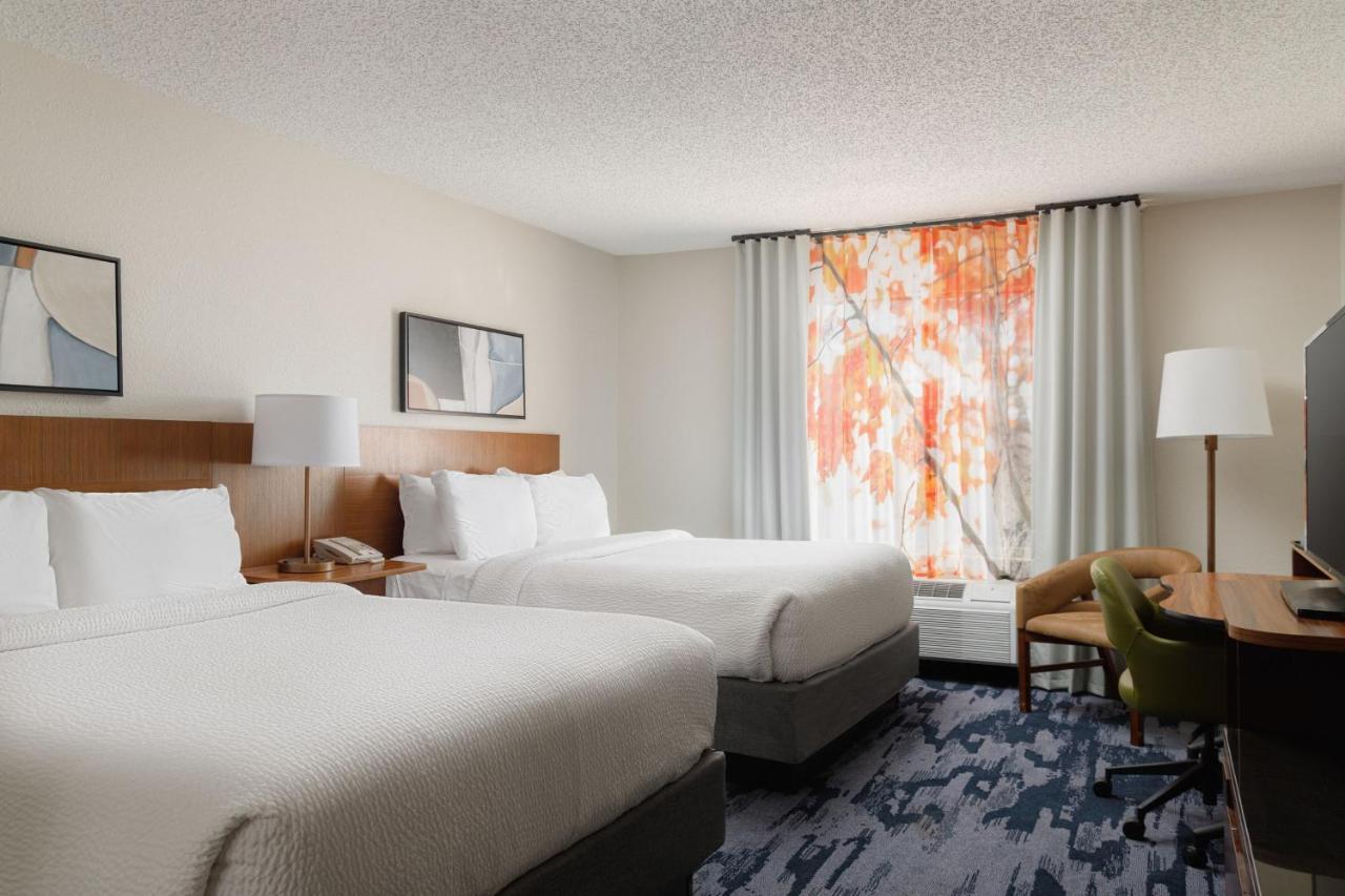 Queen Room with Two Queen Beds - Hearing Accessible